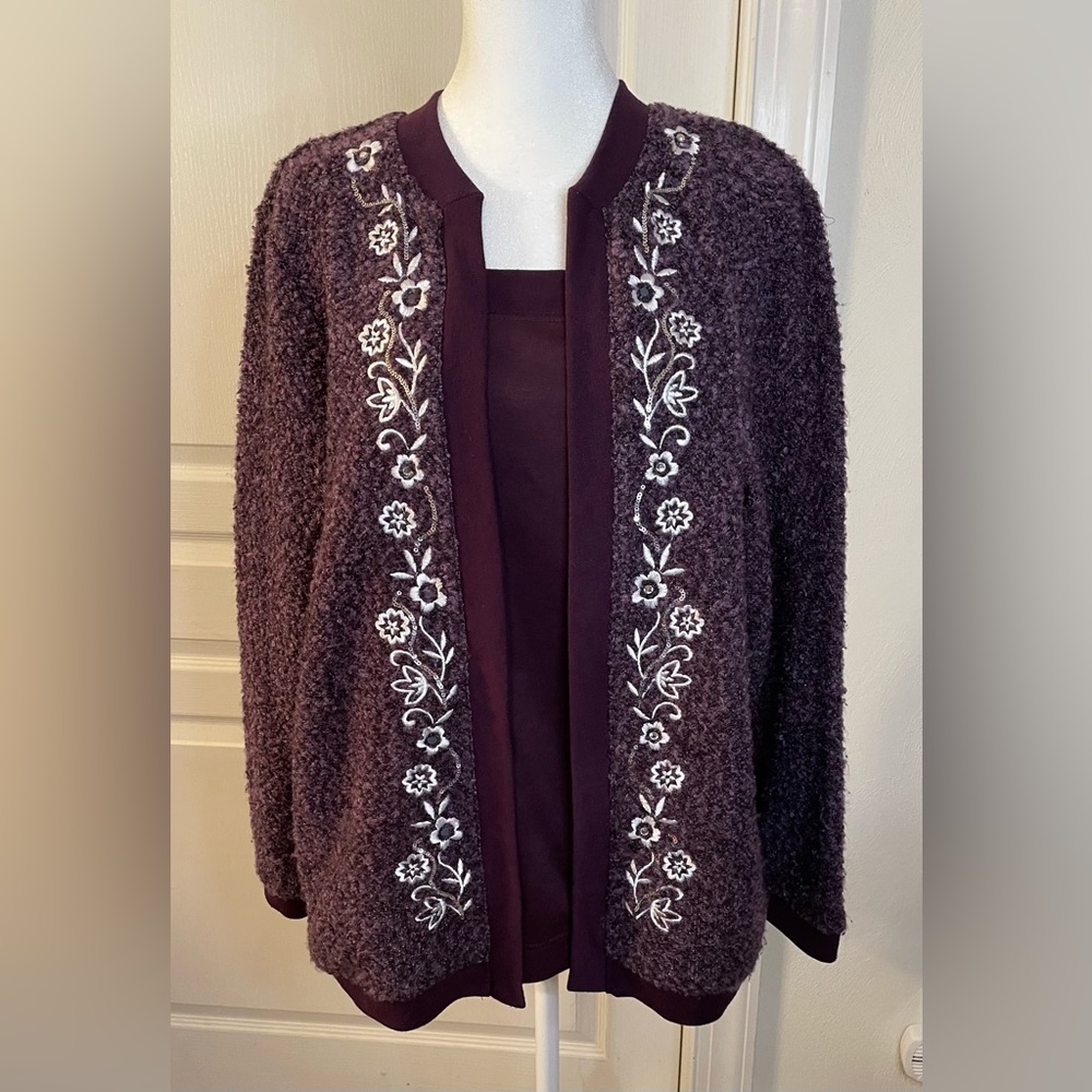 Vintage Cathy Daniels Top. Purple with white embroidery. Size L.